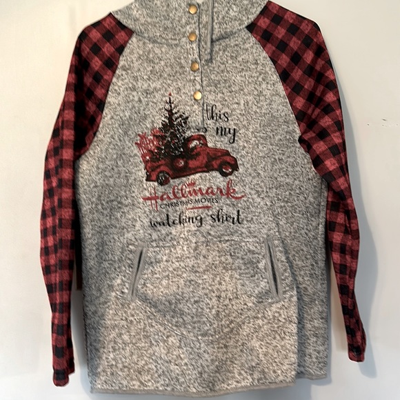 Tops - Hallmark hoodie EUC buffalo check sleeves super comfy interior